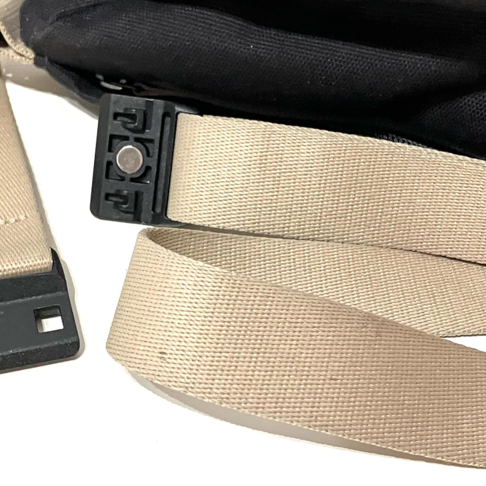 Bellroy Black and Tan Belt Bag - Picture 4 of 7